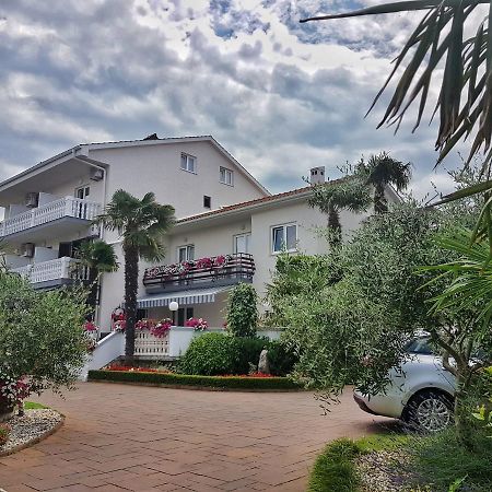 Guest House Katarina Малинска Экстерьер фото