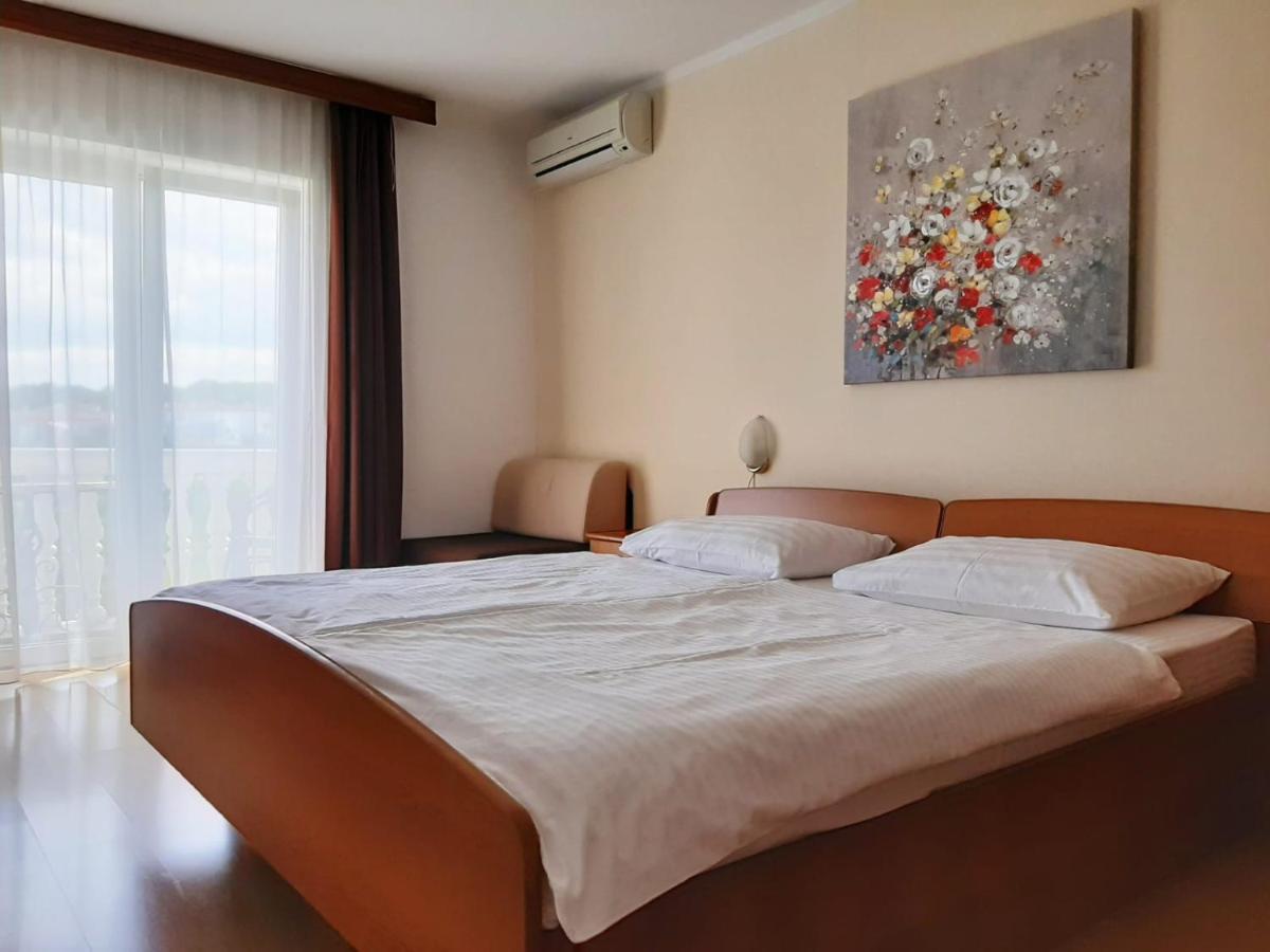Guest House Katarina Малинска Экстерьер фото