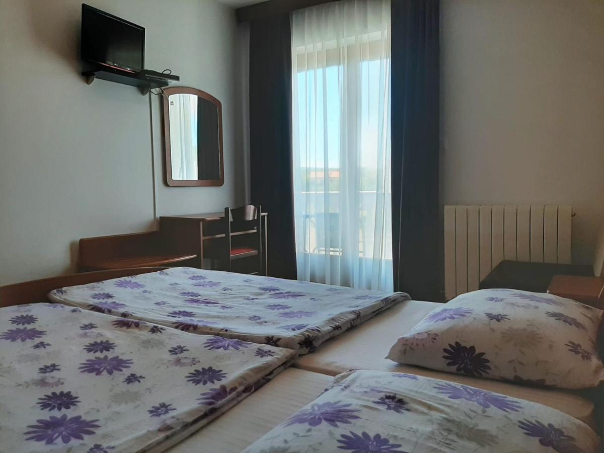 Guest House Katarina Малинска Экстерьер фото