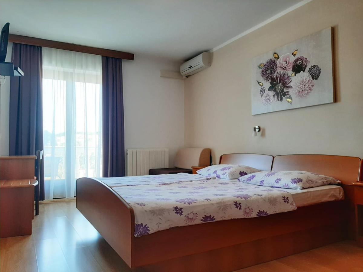 Guest House Katarina Малинска Экстерьер фото