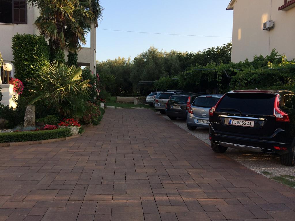 Guest House Katarina Малинска Экстерьер фото