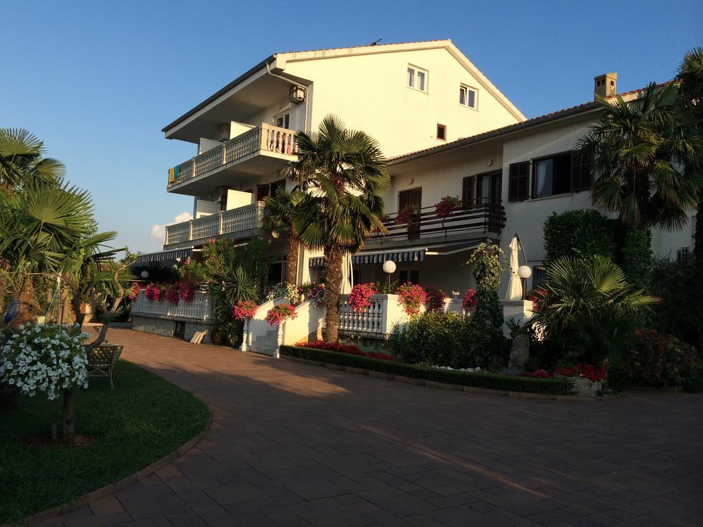 Guest House Katarina Малинска Экстерьер фото