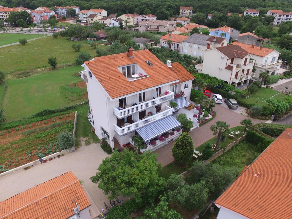 Guest House Katarina Малинска Экстерьер фото