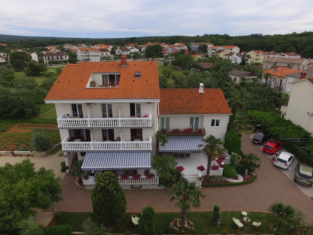 Guest House Katarina Малинска Экстерьер фото